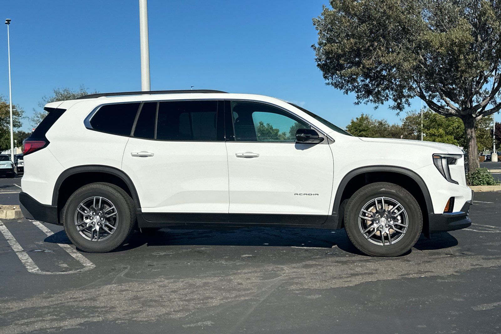Used 2026 GMC Acadia Elevation FWD image 3