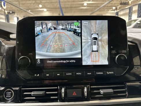 Used 2024 Nissan Pathfinder Platinum image 24