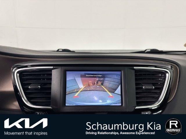 Used 2023 Chrysler Voyager LX FWD image 7