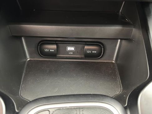 Used 2025 Kia Soul LX w/ LX Technology Package FWD image 22