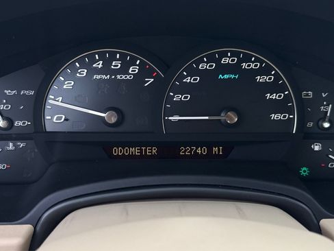 Used 2009 Cadillac XLR RWD image 11