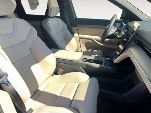 New 2025 Volvo EX90 Ultra image 15