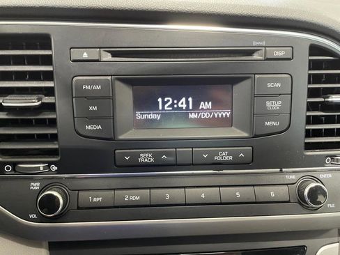 Used 2017 Hyundai Elantra SE FWD image 29