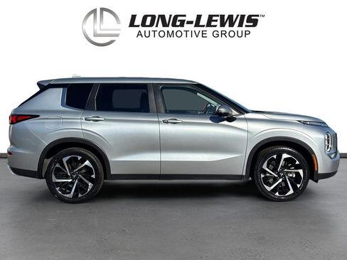 Used 2023 Mitsubishi Outlander SE image 8