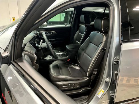 Used 2023 Chevrolet Traverse Premier w/ Redline Edition image 10