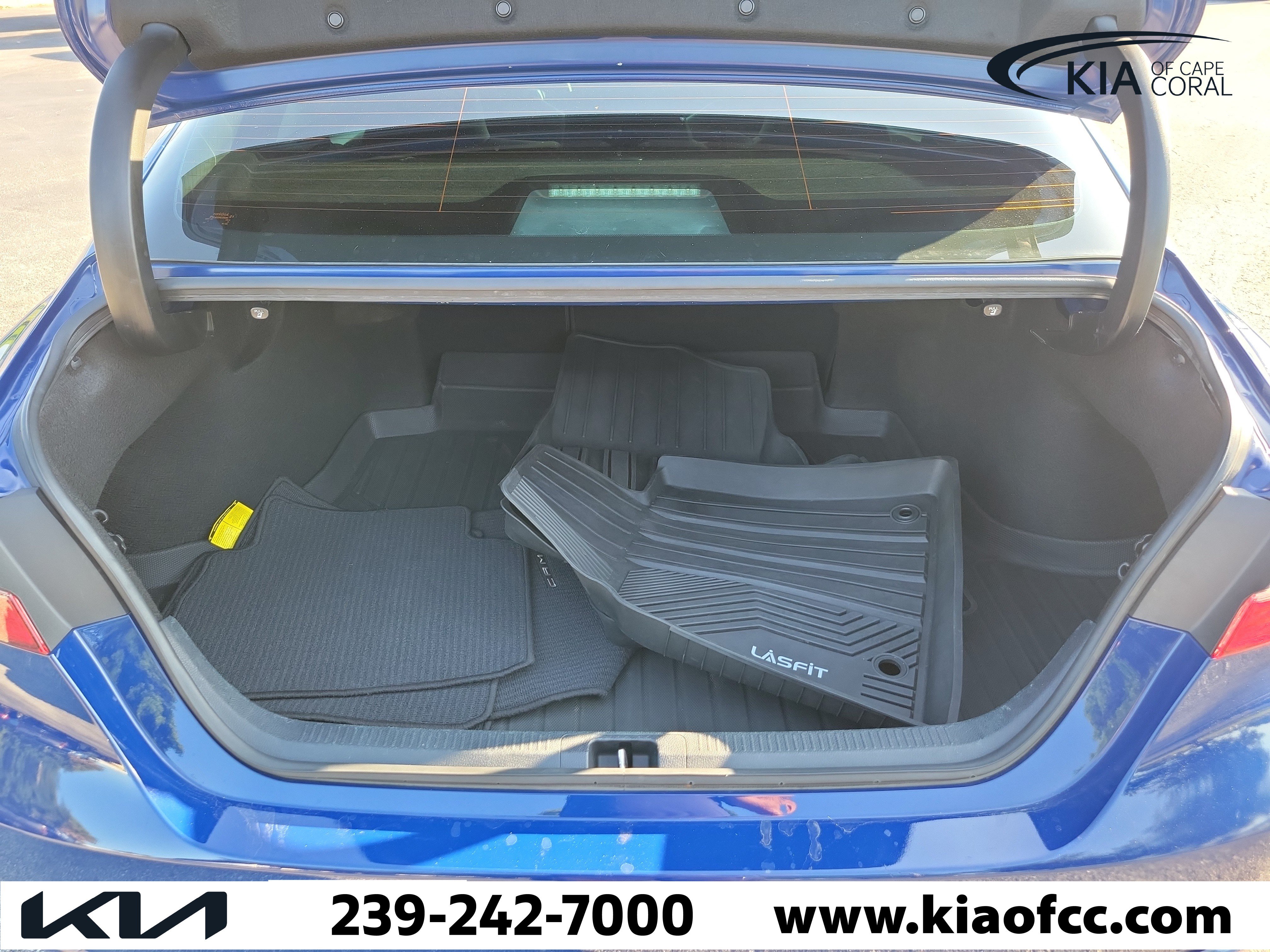 Used 2023 Toyota Camry SE w/ Convenience Package FWD image 11