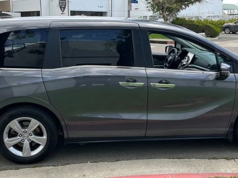 Used 2019 Honda Odyssey EX image 3