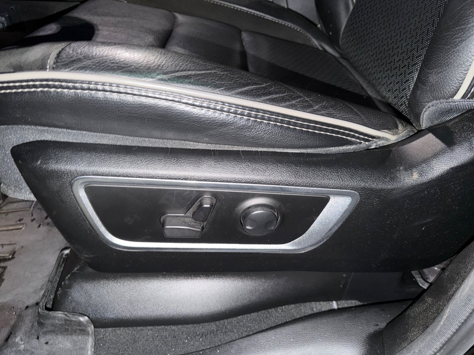 Used 2023 RAM 1500 Laramie AWD/4WD image 14