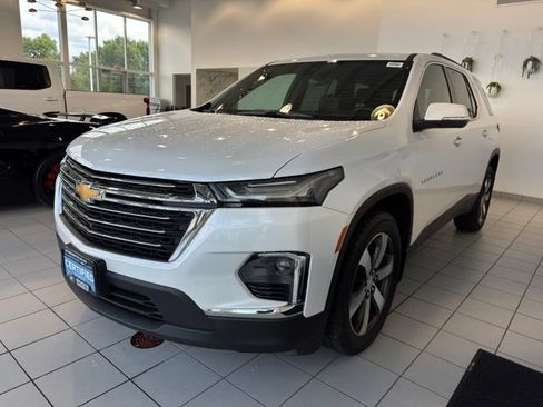 Certified 2023 Chevrolet Traverse LT w/ LT Premium Package AWD/4WD image 38