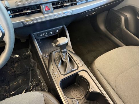 Used 2025 Kia K4 LXS FWD image 40