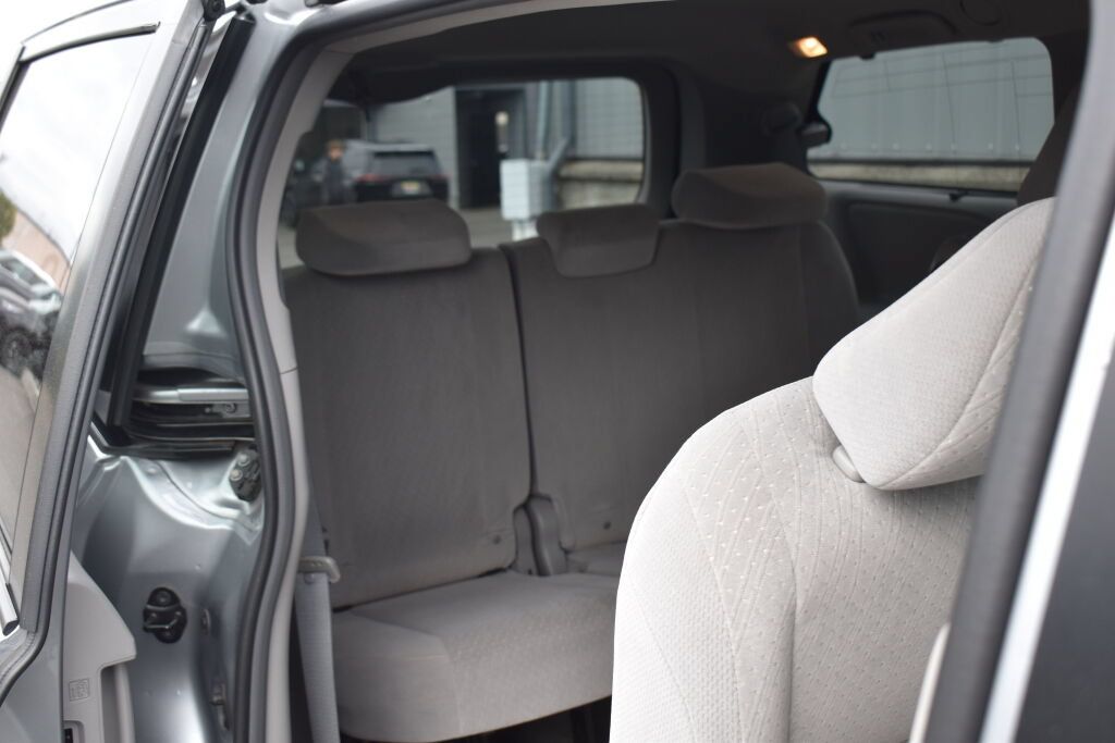Certified 2016 Toyota Sienna LE FWD image 21