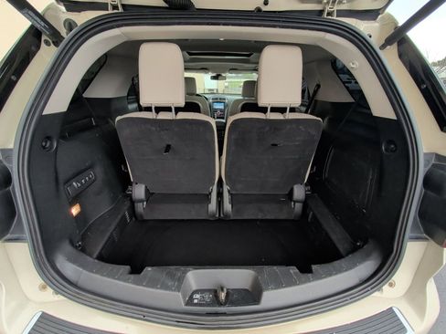 Used 2018 Ford Explorer Platinum image 17