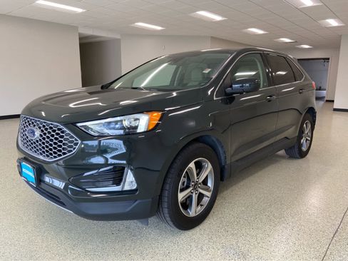 Used 2024 Ford Edge SEL w/ Convenience Package image 9