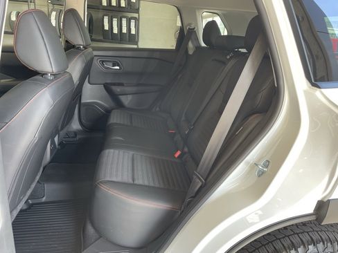 Certified 2025 Nissan Rogue SV image 17