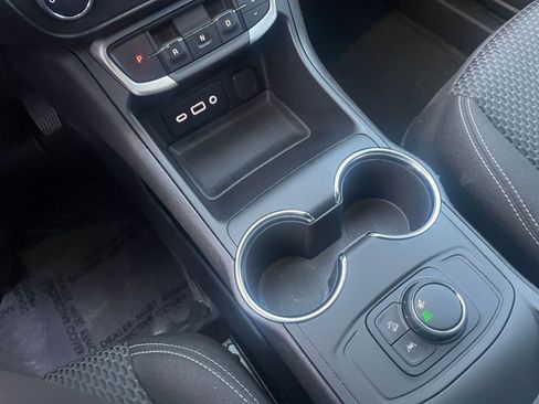 Used 2024 GMC Terrain SLE image 40