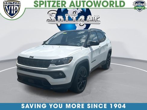 Used 2023 Jeep Compass Latitude w/ Sun and Sound Group AWD/4WD image 4
