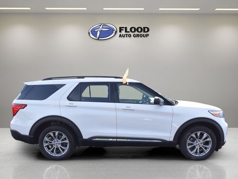 Used 2023 Ford Explorer XLT w/ Equipment Group 202A AWD/4WD image 3