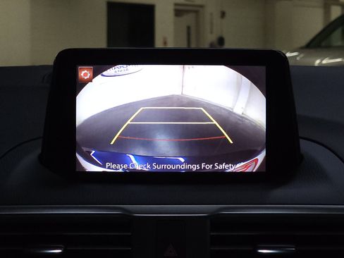 Used 2018 MAZDA MAZDA3 Touring FWD image 29