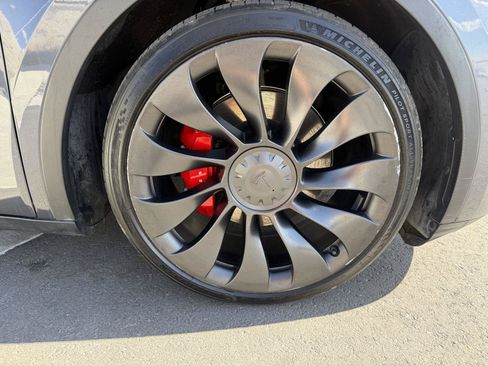 Used 2022 Tesla Model Y Performance AWD/4WD image 10