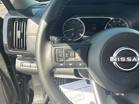 Used 2025 Nissan Pathfinder SV AWD/4WD image 15