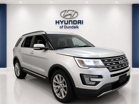 Used 2017 Ford Explorer Limited w/ Equipment Group 303A AWD/4WD image 3