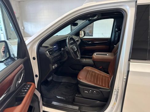 Used 2023 GMC Yukon Denali Ultimate w/ LPO, Floor Liner Package AWD/4WD image 23