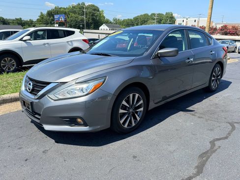 Used 2017 Nissan Altima 2.5 SV FWD image 3