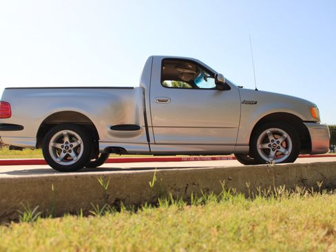 Used 2000 Ford F150 Lightning RWD image 19