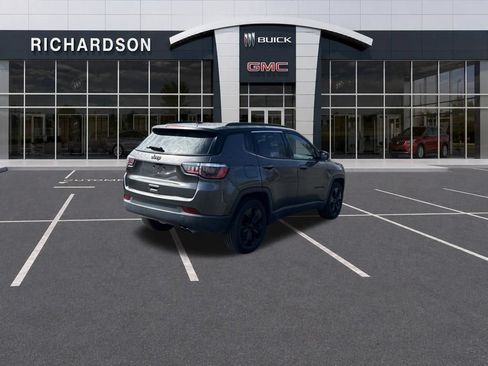 Used 2018 Jeep Compass Latitude w/ Popular Equipment Group FWD image 5