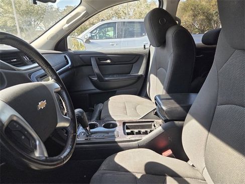 Used 2017 Chevrolet Traverse LT image 6
