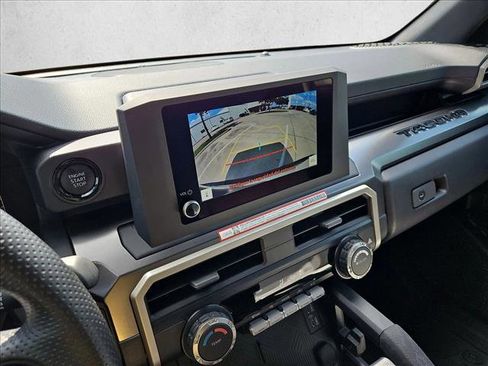 Used 2025 Toyota Tacoma SR5 AWD/4WD image 11