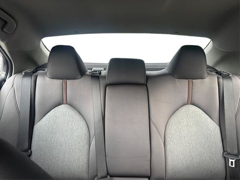 Used 2018 Toyota Camry LE FWD image 12