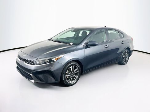 Used 2024 Kia Forte LXS image 3