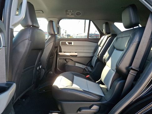 Certified 2022 Ford Explorer XLT w/ Equipment Group 202A image 10