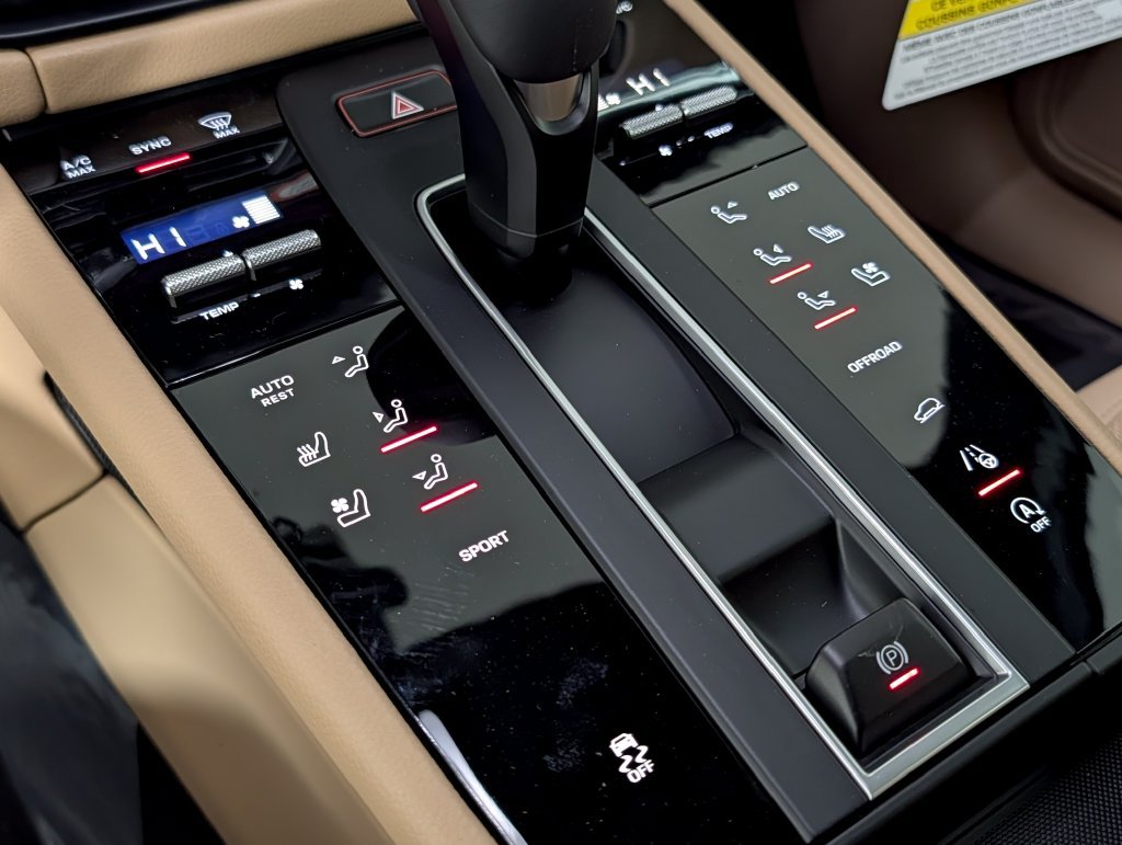 Certified 2026 Porsche Macan AWD/4WD image 34