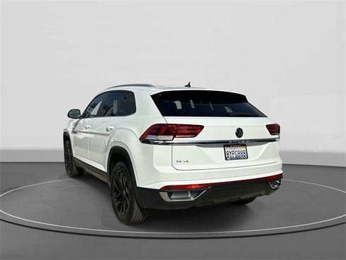 Certified 2021 Volkswagen Atlas Cross Sport SE w/ Panoramic Sunroof Package image 3