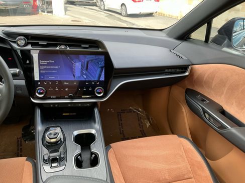 Used 2023 Lexus RZ 450e Premium image 17