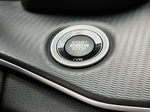 Used 2023 Jeep Grand Cherokee Laredo image 25