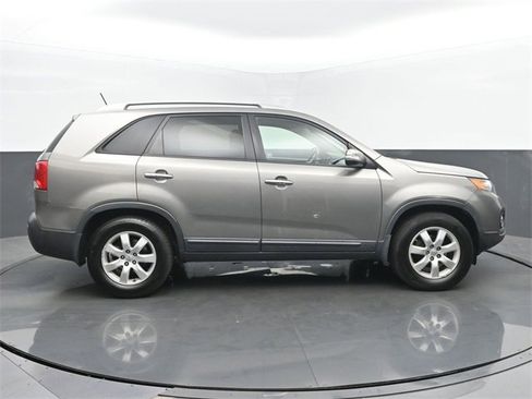 Used 2013 Kia Sorento LX w/ Convenience Pkg image 6