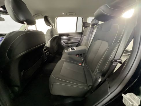 Used 2023 Jeep Grand Cherokee Laredo AWD/4WD image 22