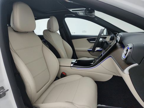 Used 2025 Mercedes-Benz C 300 Sedan image 13