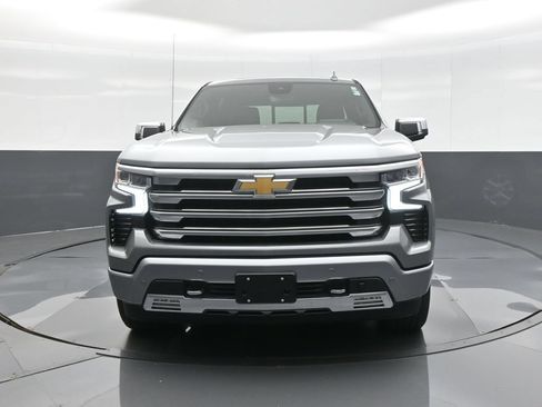 Used 2025 Chevrolet Silverado 1500 High Country w/ High Country Premium Package AWD/4WD image 2