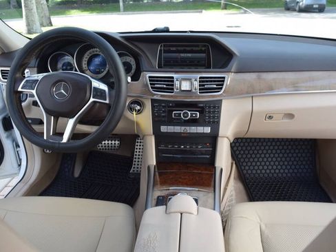 Used 2014 Mercedes-Benz E 350 4MATIC Sedan image 56