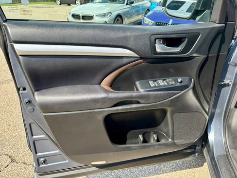 Used 2018 Toyota Highlander XLE image 9
