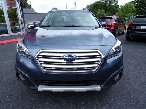 Used 2016 Subaru Outback 2.5i Limited AWD/4WD image 2