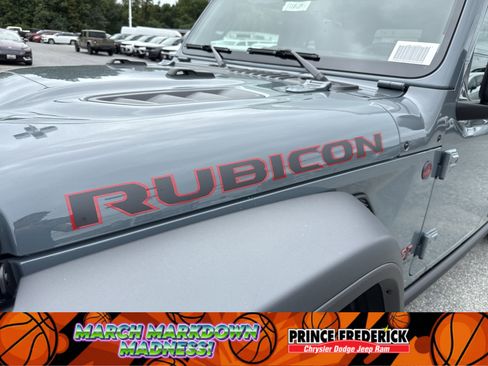 New 2025 Jeep Gladiator Rubicon w/ Technology Group image 10