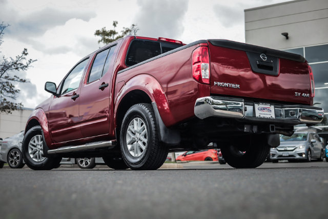 Used 2018 Nissan Frontier SV AWD/4WD image 2