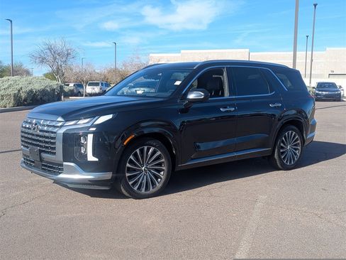 Used 2024 Hyundai Palisade Calligraphy image 3