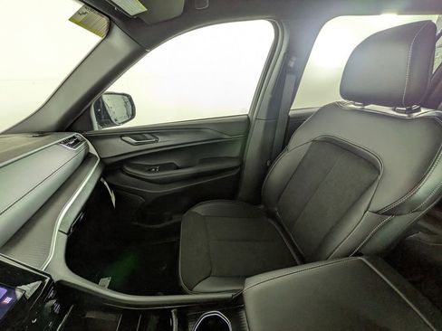 New 2025 Jeep Grand Cherokee L Altitude image 30