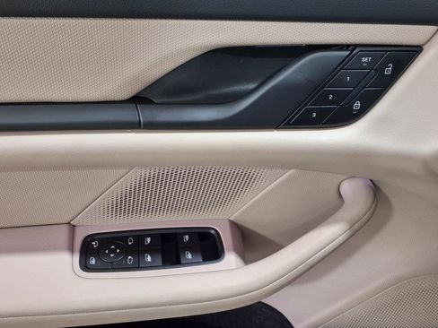 Used 2024 Porsche Taycan 4S image 16